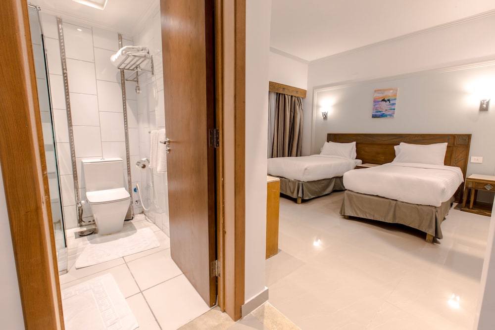 Suite, 2 Bedrooms - Photo 41