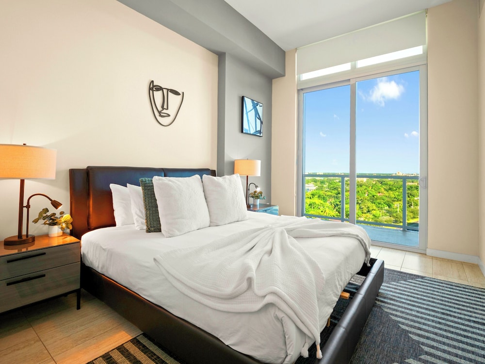 Luxury Condo, 1 Bedroom, City View photo 1