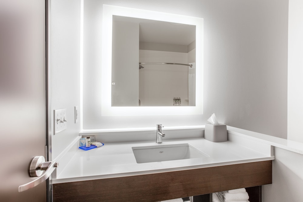 Suite, Multiple Beds (& Sofa Bed) - Photo 4