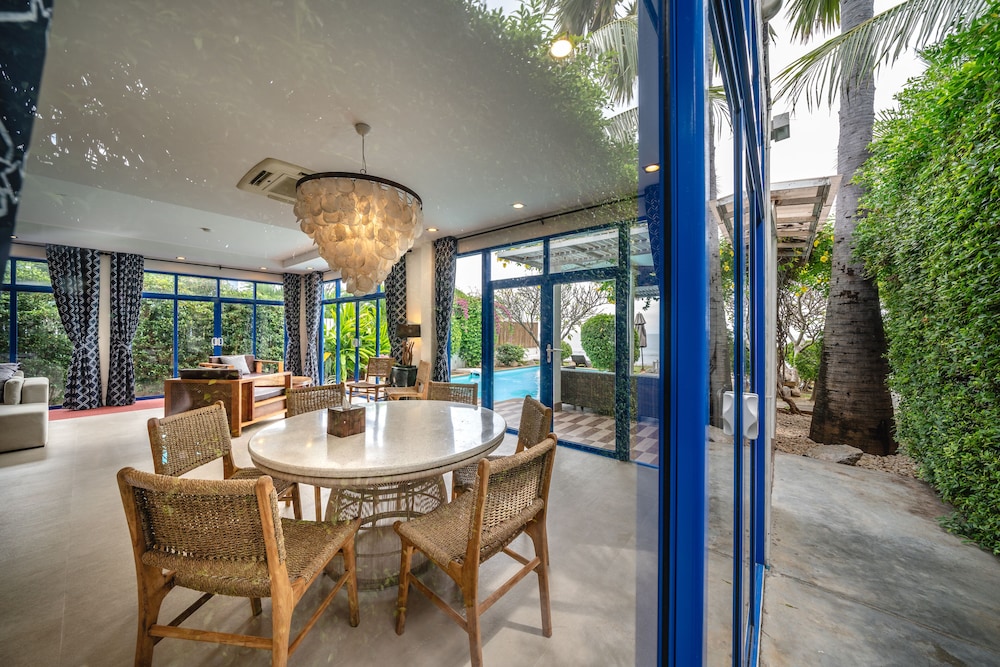 4BR Beachfront Pool Villa - Photo 5