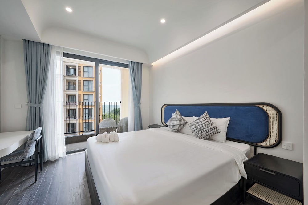 Superior Studio, Balcony, City View