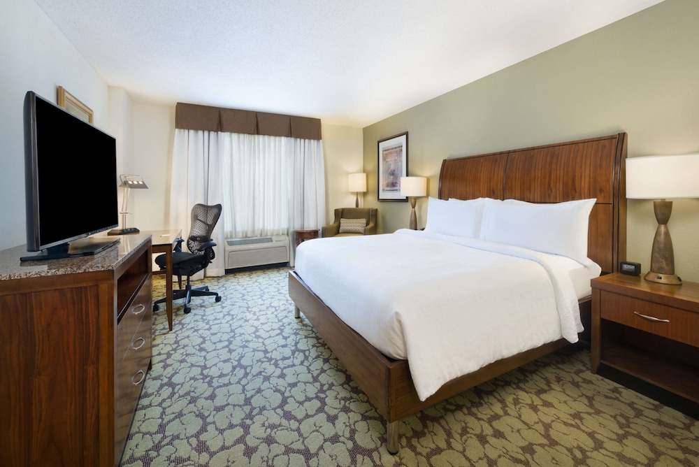 Room, 1 King Bed, Non Smoking (Luxury Bathroom) - Photo 4