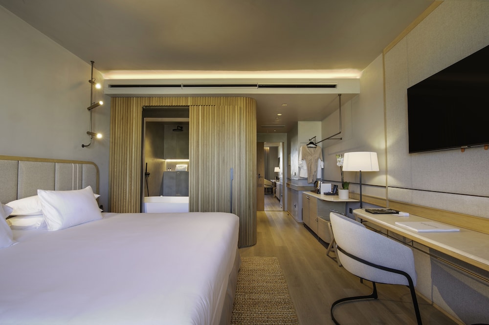 Premium Double Room Single Use (SEA)