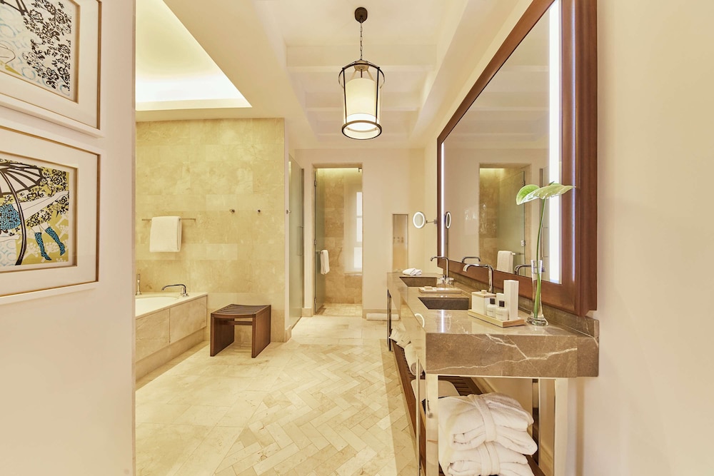Presidential Suite thumbnail 6