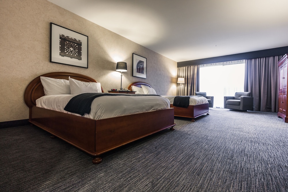 Classic Room, 2 Queen Beds photo 2