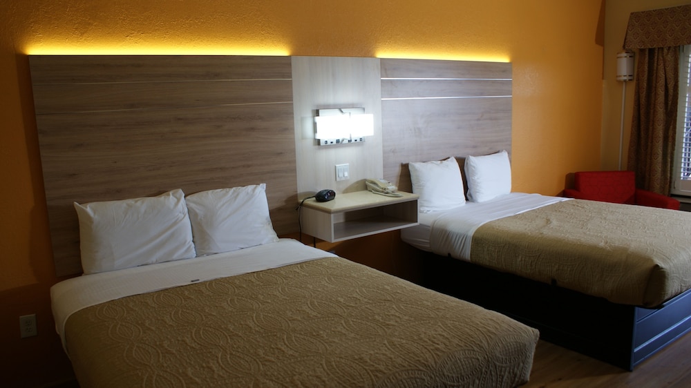 Room, 2 Queen Beds, Non Smoking - Photo 3