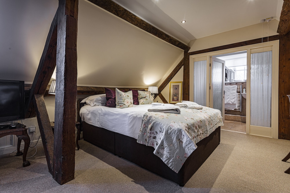 Deluxe Double Room (Bath Only)