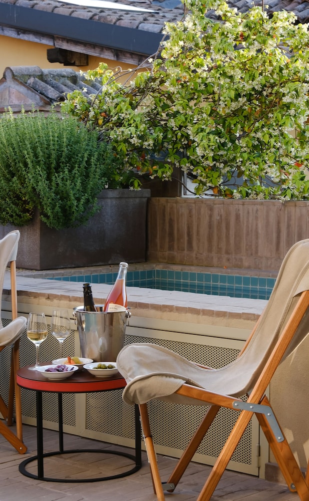 Luxury Suite, Private Bathroom, Pool View (Suite Roof Top) photo 2