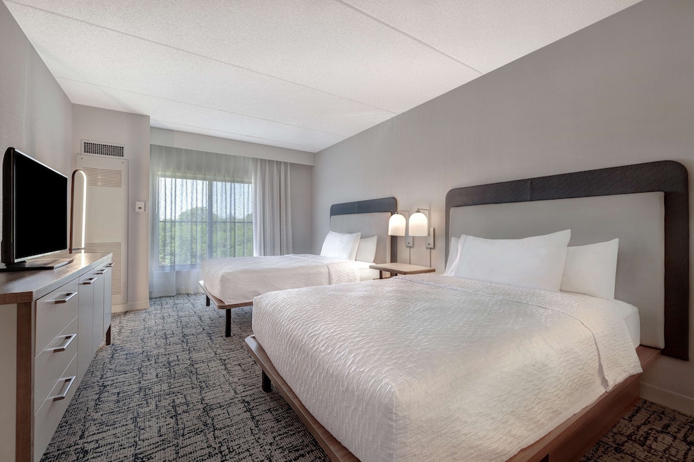 2 Queen Suite photo 2