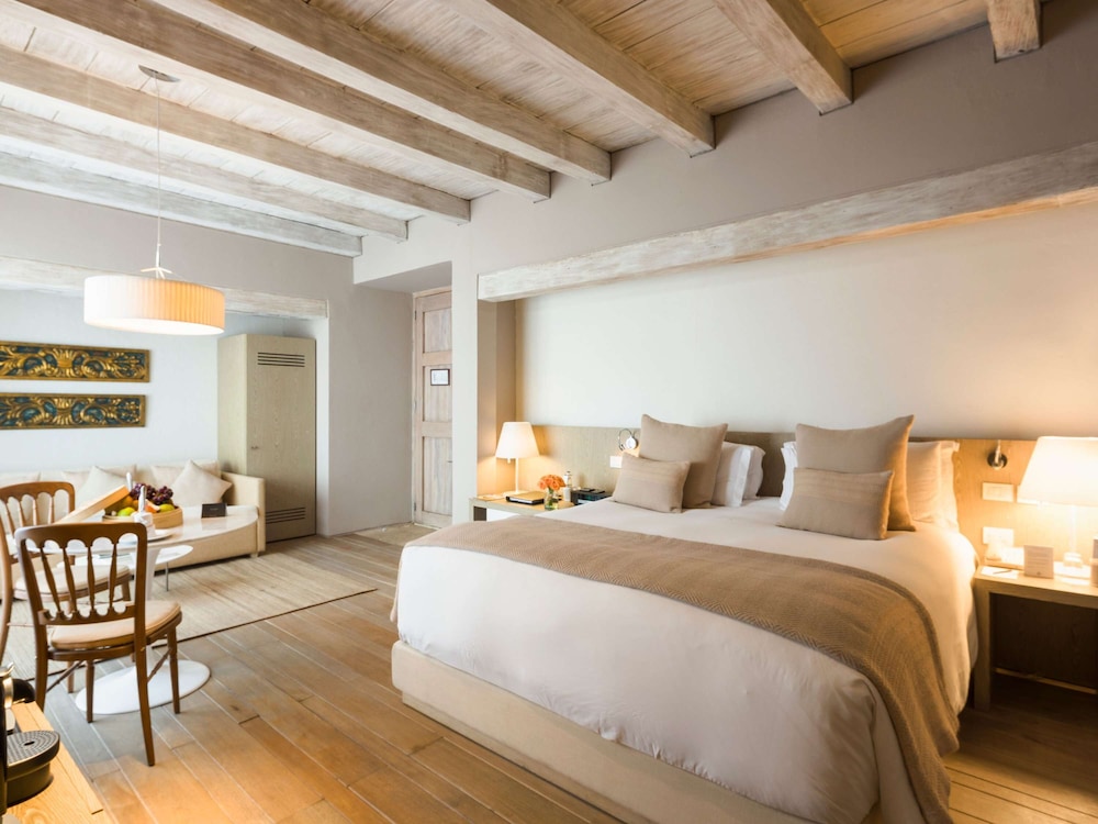 Junior Suite, 1 King Bed (Colonial) - Photo 5