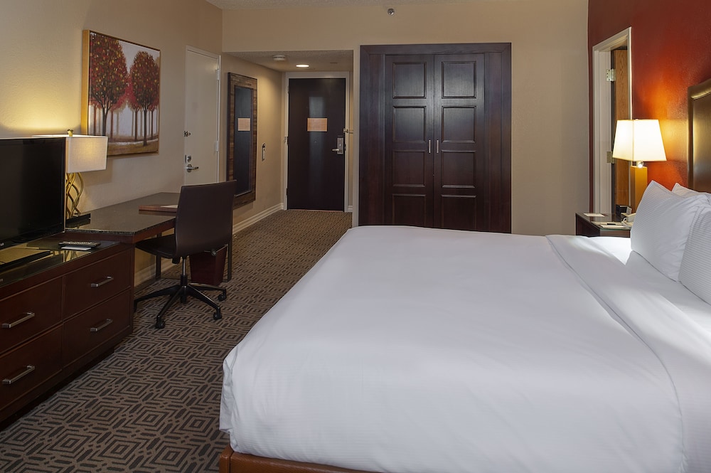 Room, 1 King Bed, Accessible, Bathtub photo 2