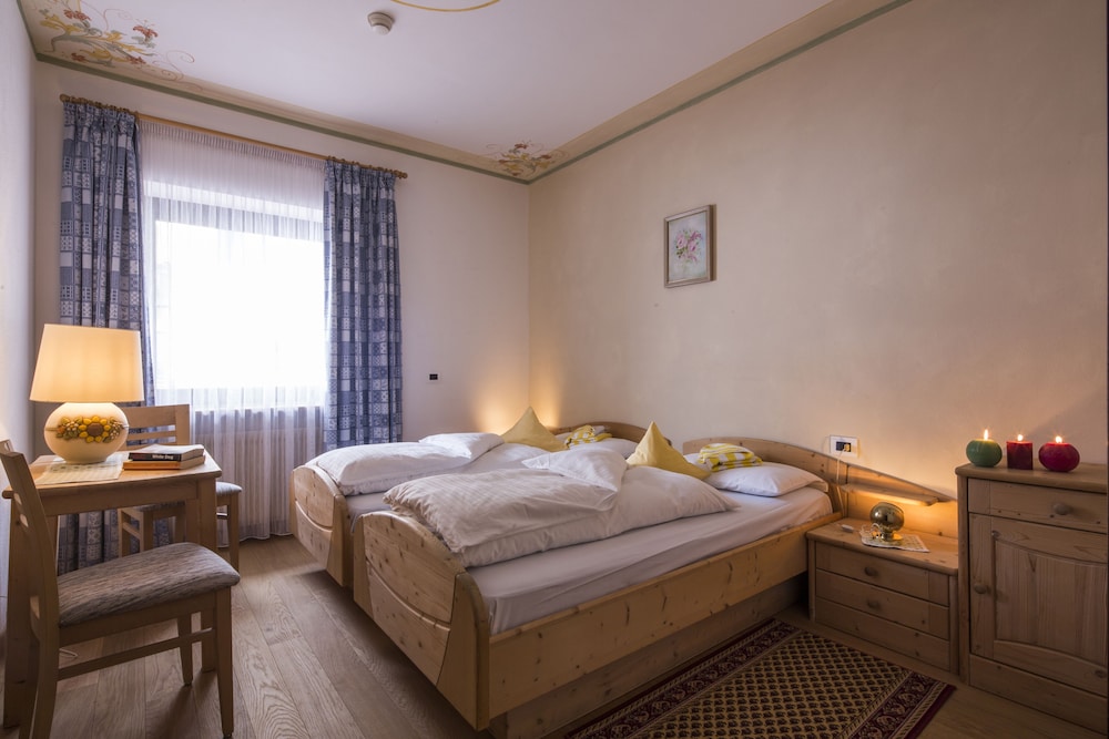 Suite, 2 Bedrooms (up to 6 people) photo 3