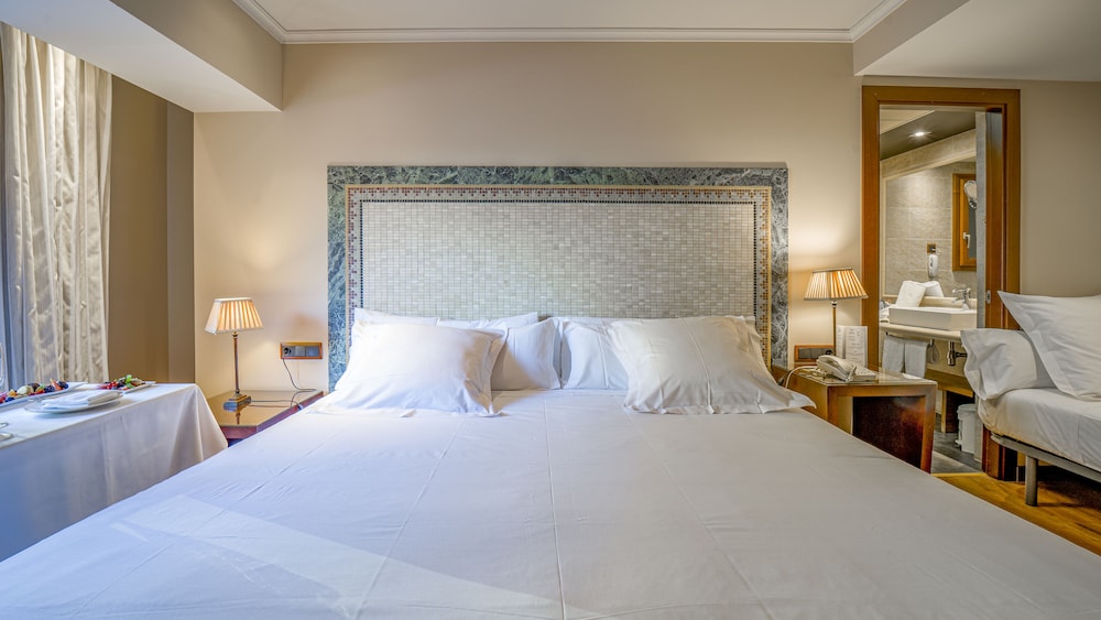 Deluxe Double or Twin Room photo 2