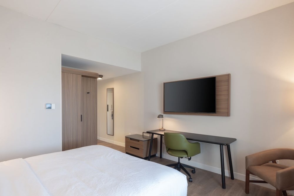 Standard Room, 1 King Bed (Hearing Accessible) photo 1