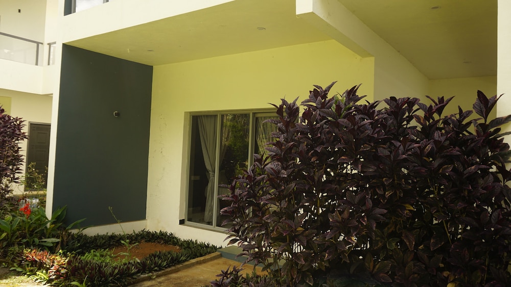 Standard Triple Room, Garden View