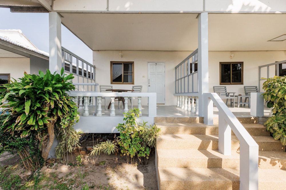 Deluxe Bungalow - Photo 13