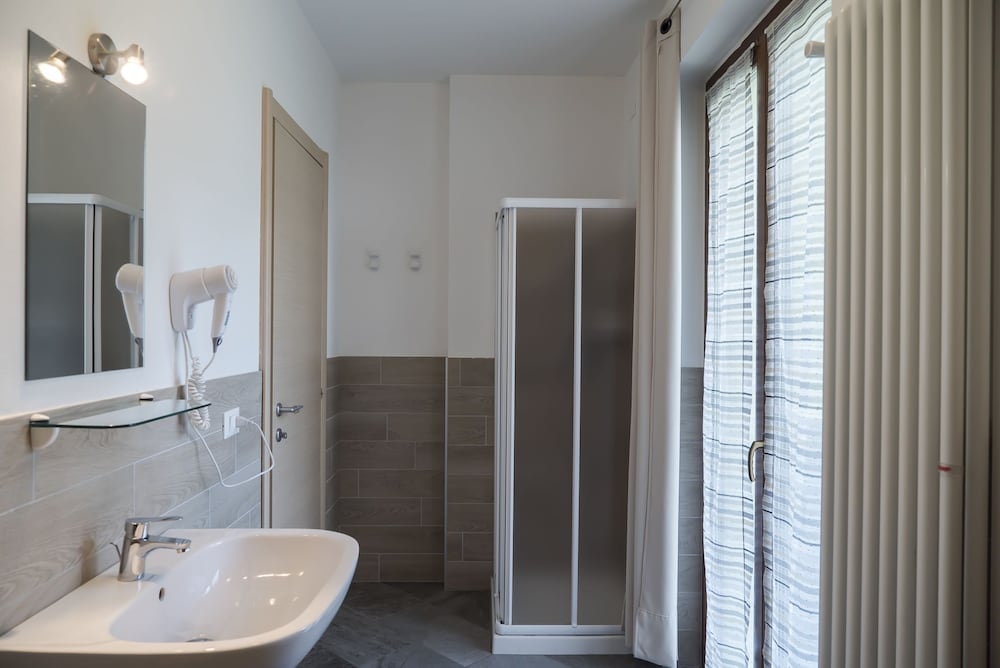 Basic Quadruple Room, Garden View photo 2