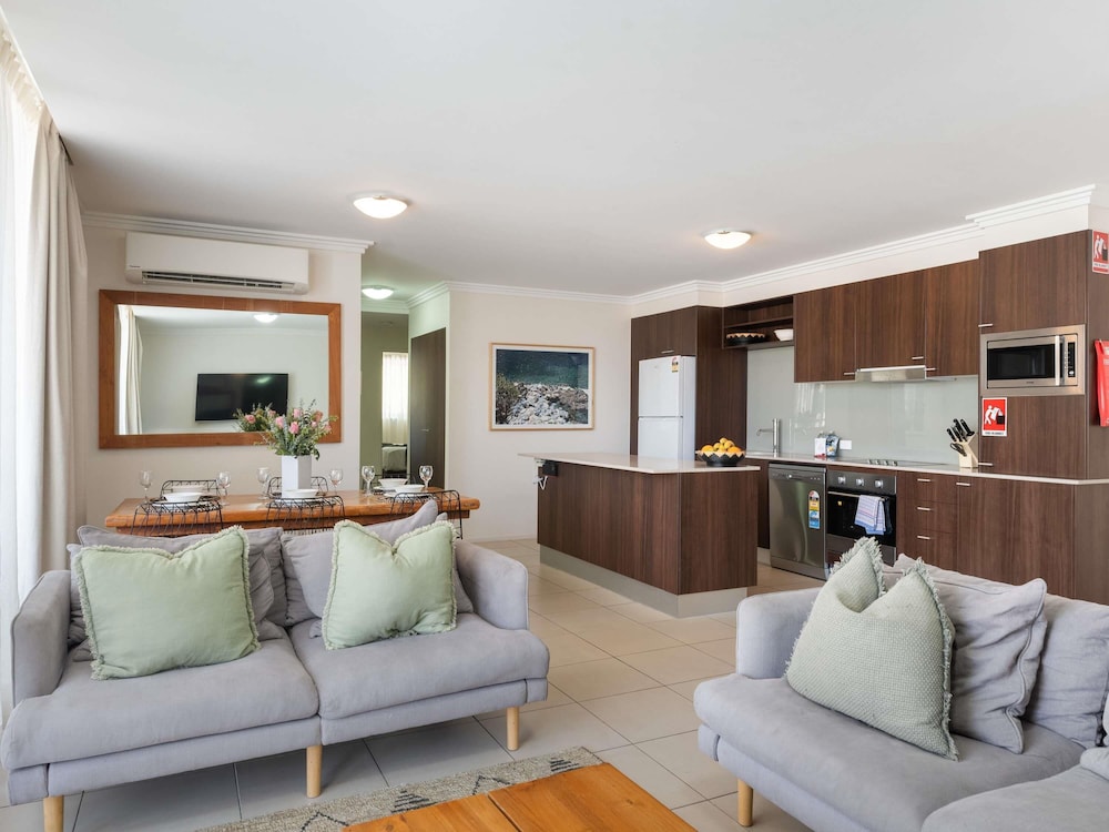Deluxe Apartment, 3 Bedrooms, Accessible photo 2