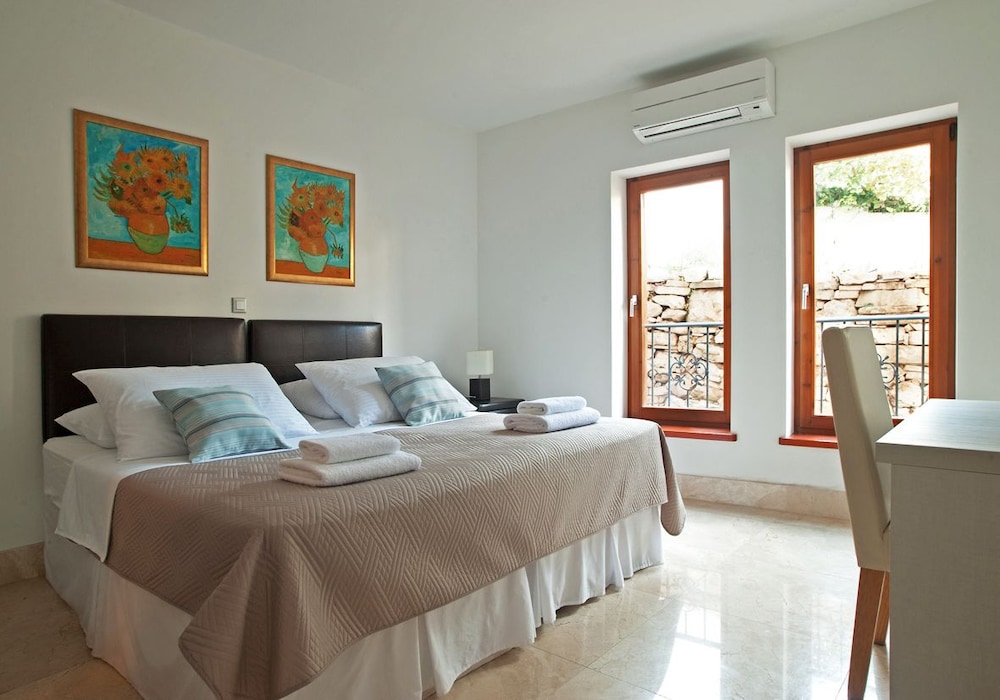 Apartment, 3 Bedrooms, Balcony, Sea View (Ground floor) photo 1