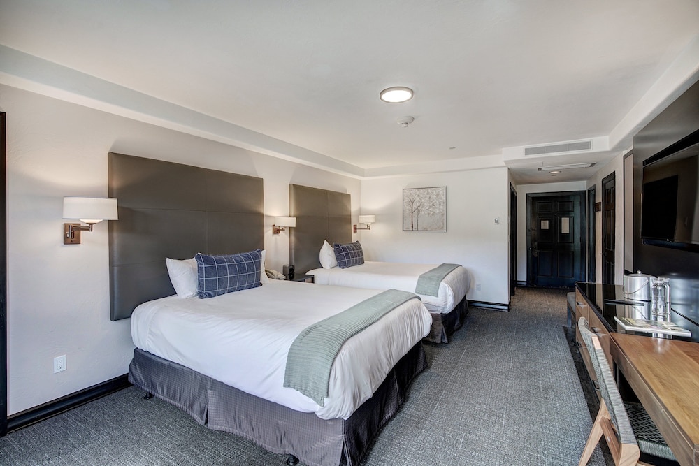 Superior Room, 2 Queen Beds - Photo 1