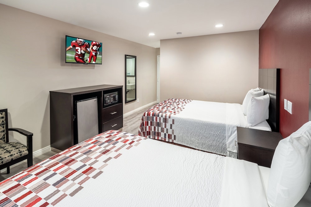 Superior Room, 2 Queen Beds (Smoke Free) - Photo 2