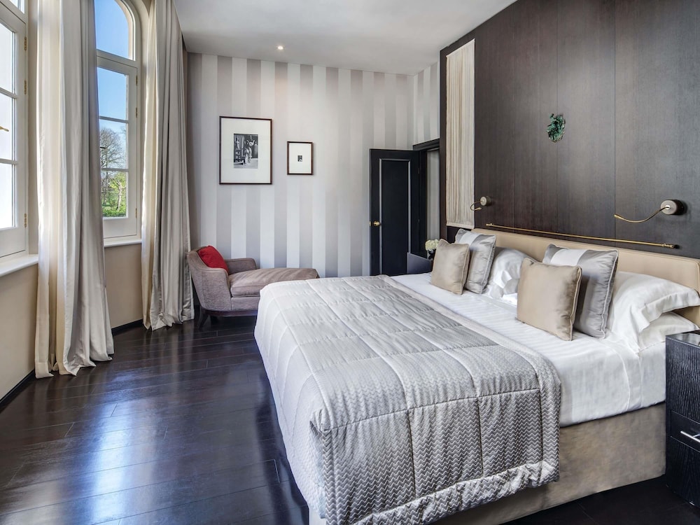 Suite, 1 King Bed photo 1