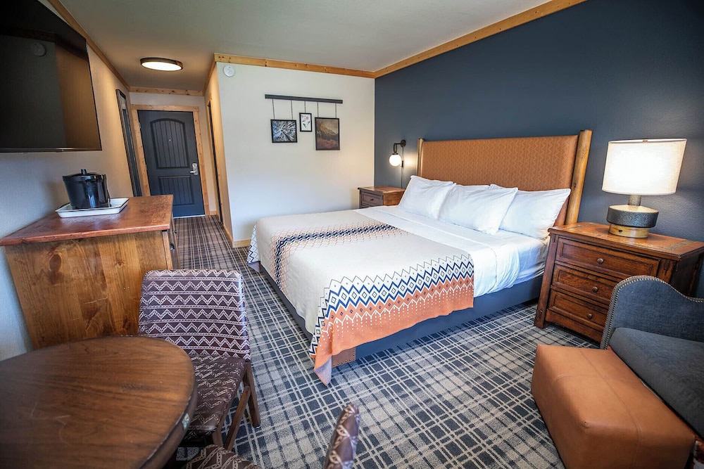 Deluxe Room, 1 King Bed - Photo 3