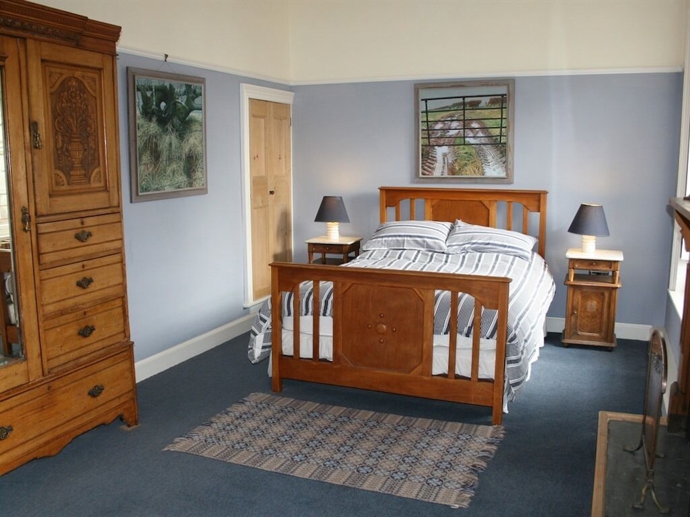 Classic Double Room, Ensuite, Garden View (or Shower)