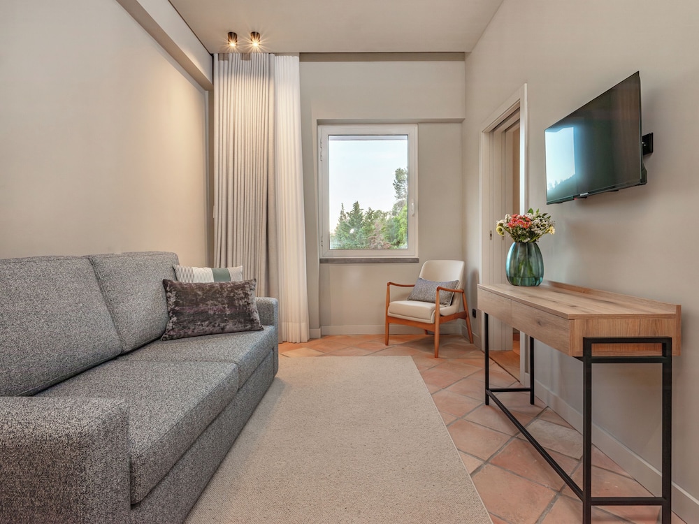 Suite - Photo 8