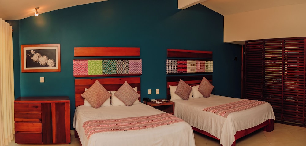 Junior Room, 2 Queen Beds photo 2
