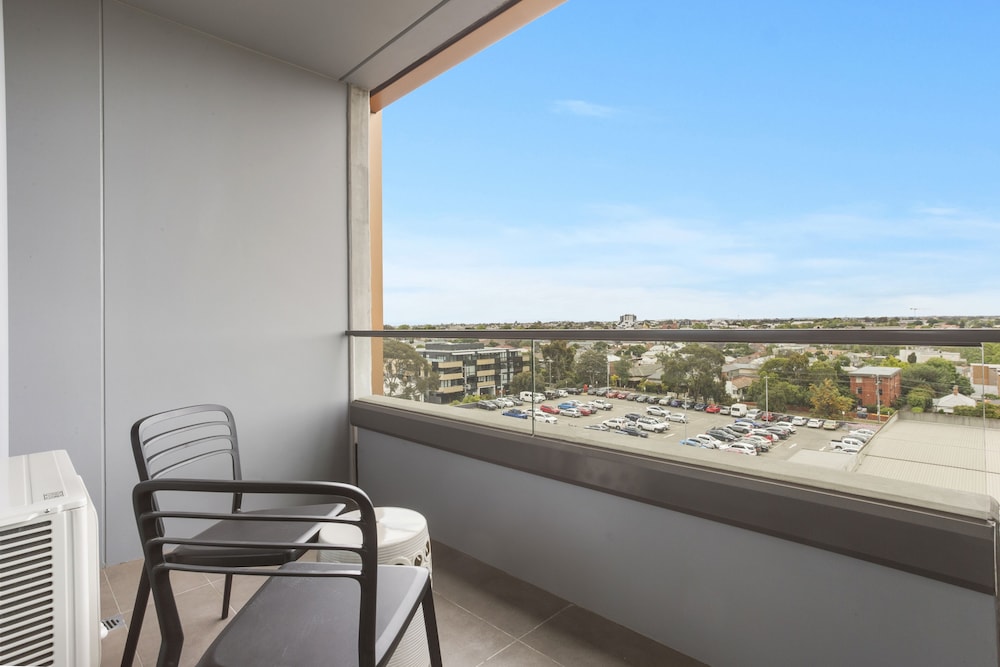 Apartment, 1 Bedroom, Balcony thumbnail 6