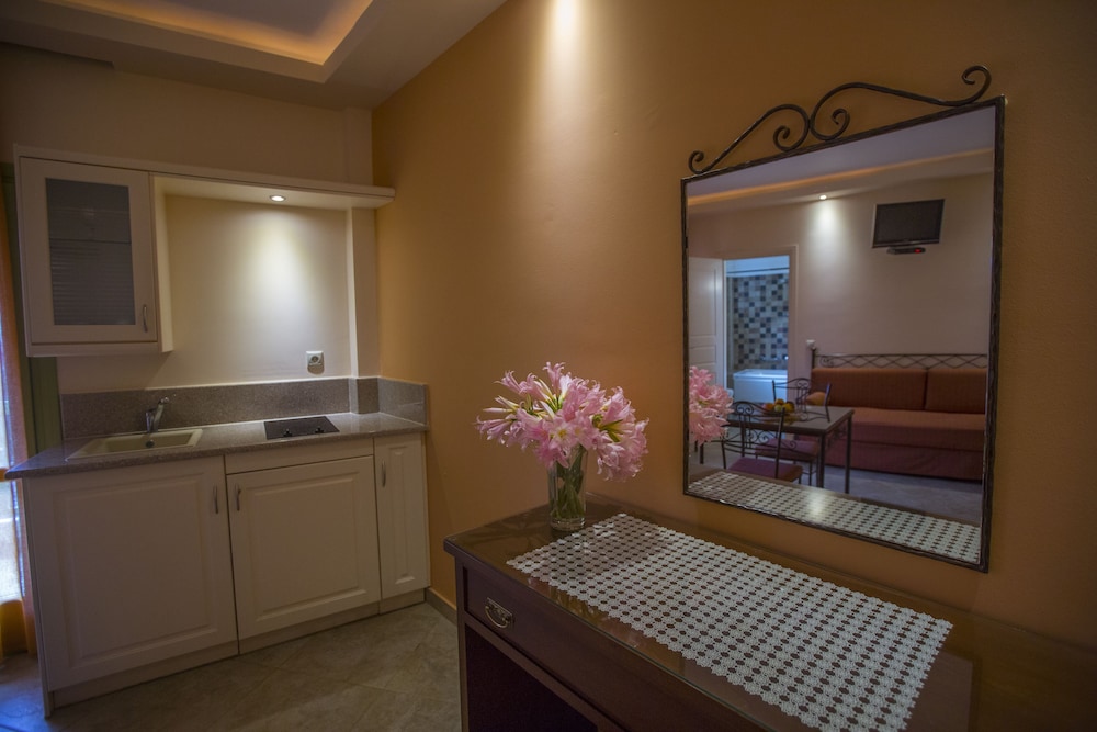Deluxe Room - Photo 2