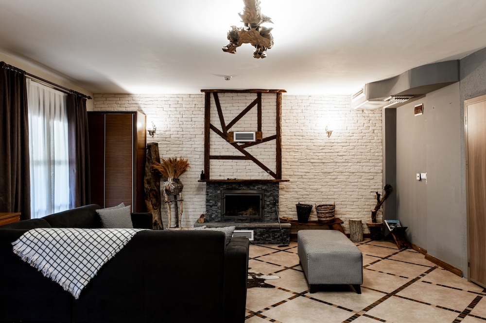 Luxury Suite - Photo 6