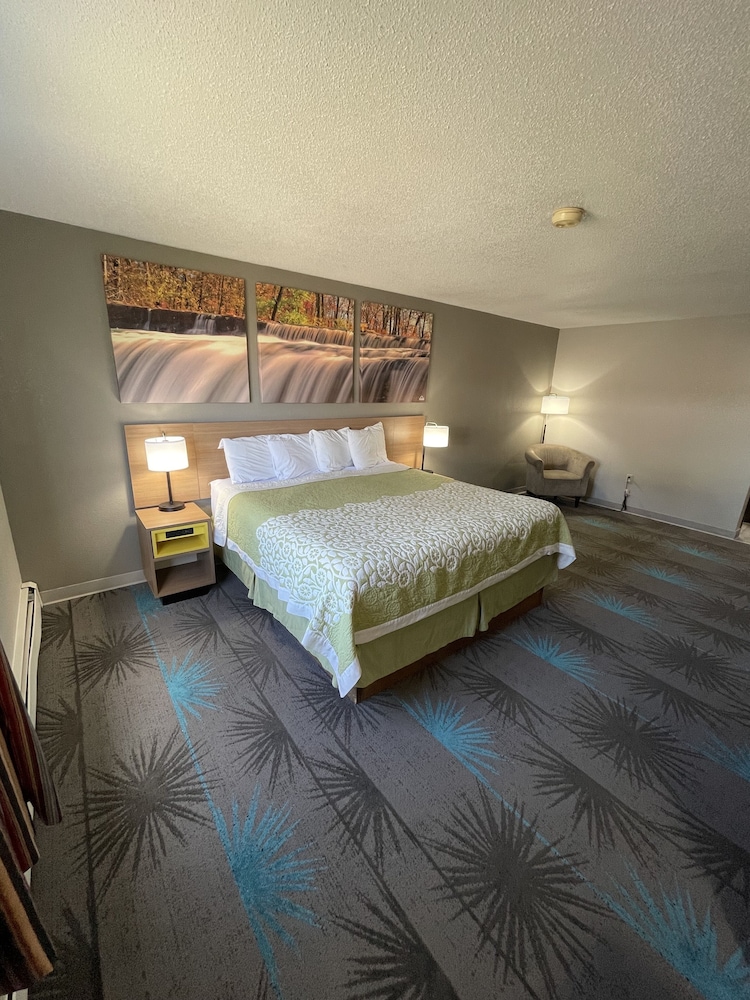 Standard Room, 1 King Bed - Photo 2