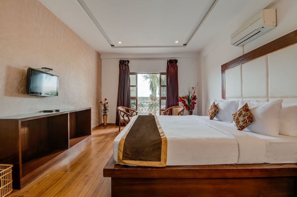 Signature Double Room, 1 King Bed, Non Smoking, City View
