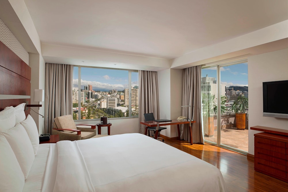 Suite, 1 King Bed, Terrace (City View) - Photo 3