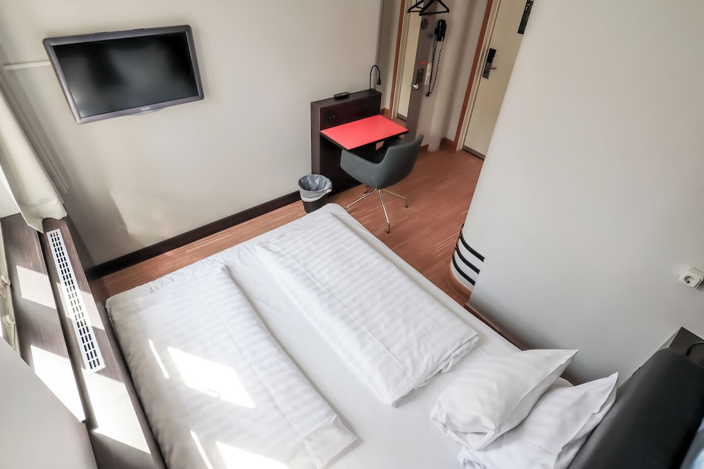 Room (Compact Single) - Photo 4