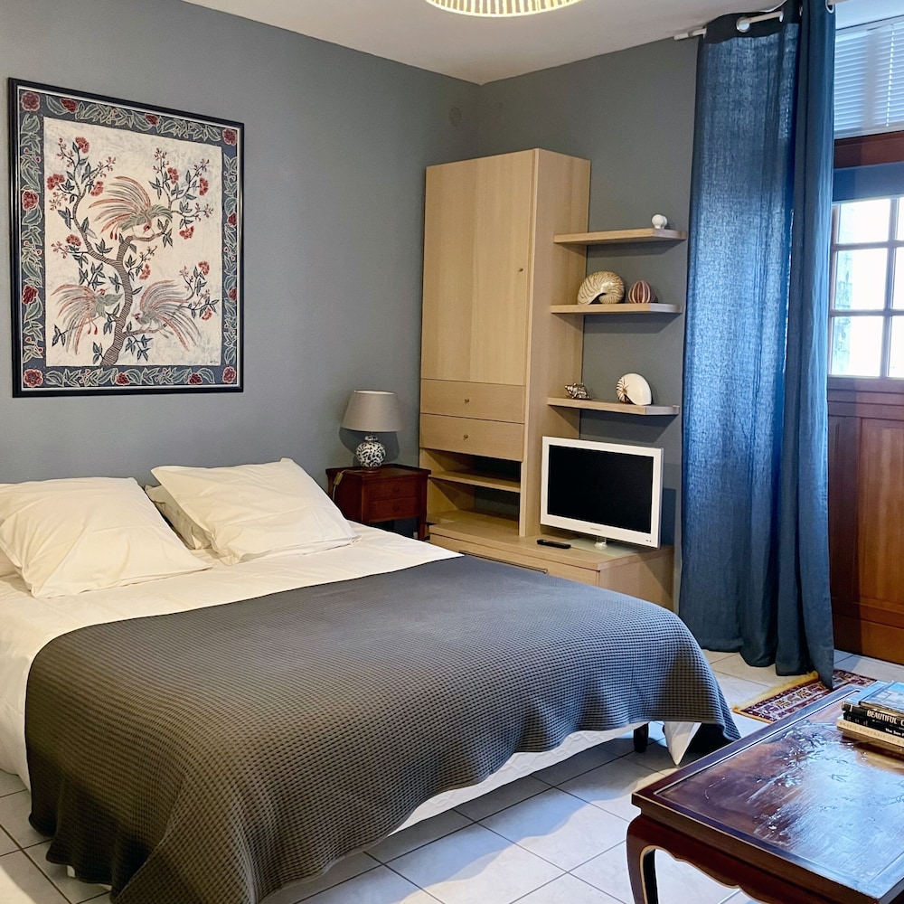 Studio, Ensuite photo 3