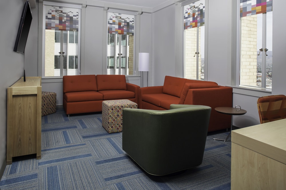 Executive Suite, 1 Bedroom (Mobility Accessible, Roll-In Shower) photo 2