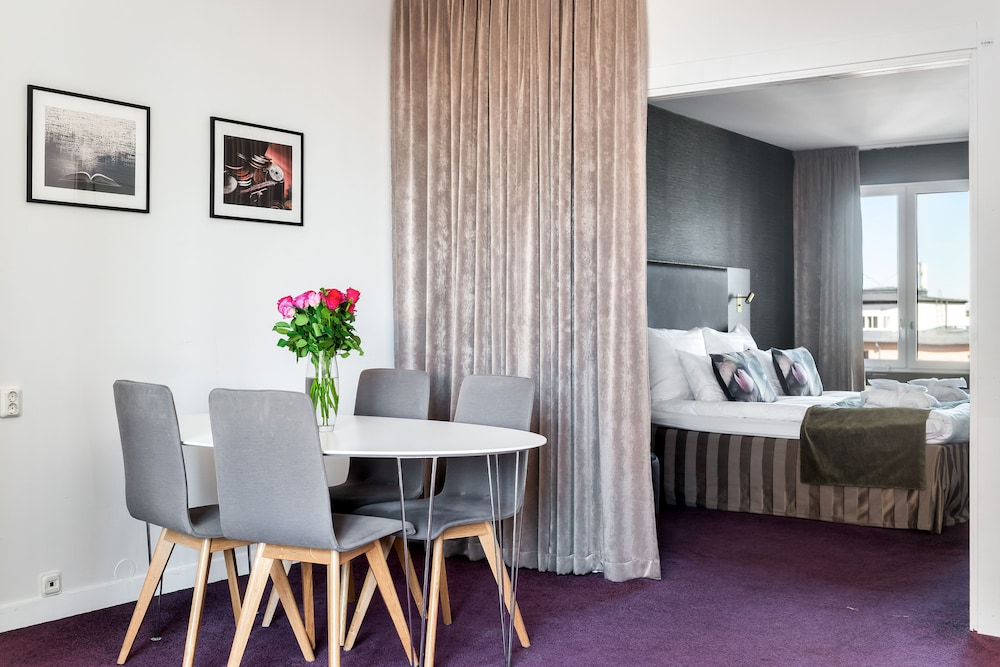 Junior Suite, 1 Double Bed (Includes A Light Evening Meal) thumbnail 6