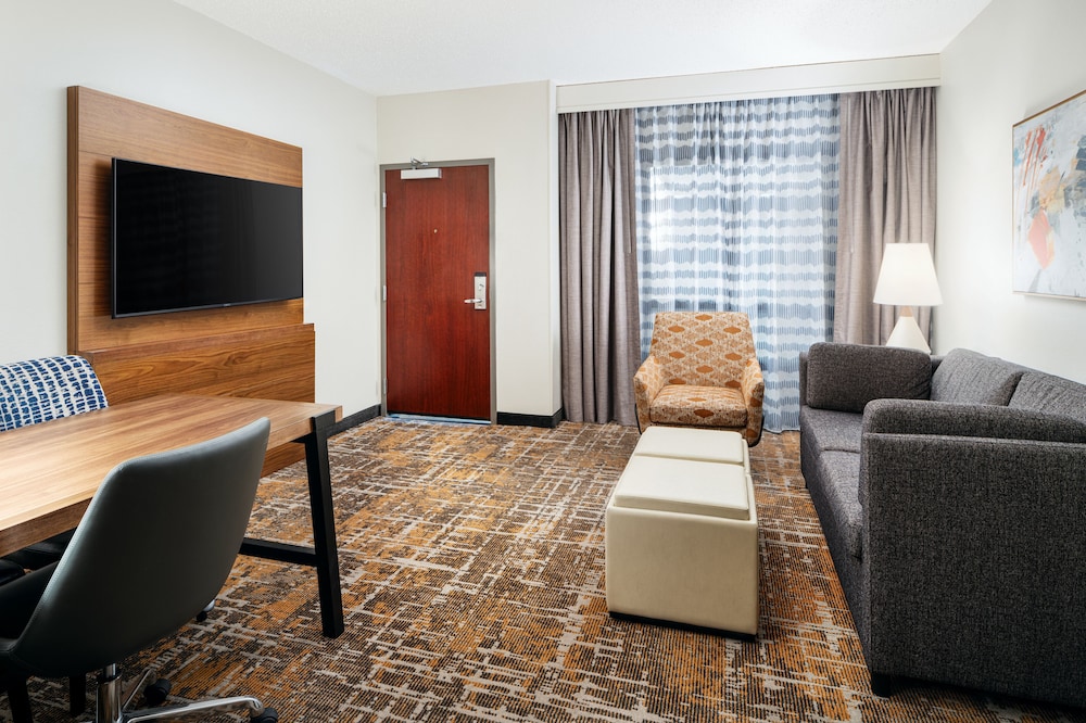 Suite, Accessible, Non Smoking - Photo 3