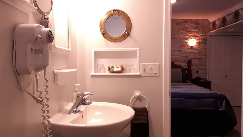 Suite, 1 Queen Bed photo 3