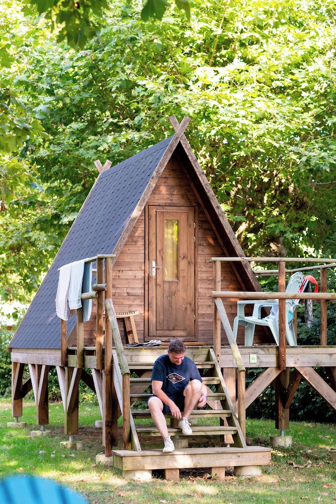 Cabin, Garden Area