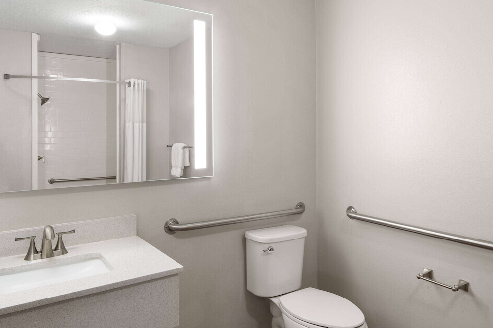 Deluxe Suite, 2 Queen Beds, Non Smoking - Photo 6