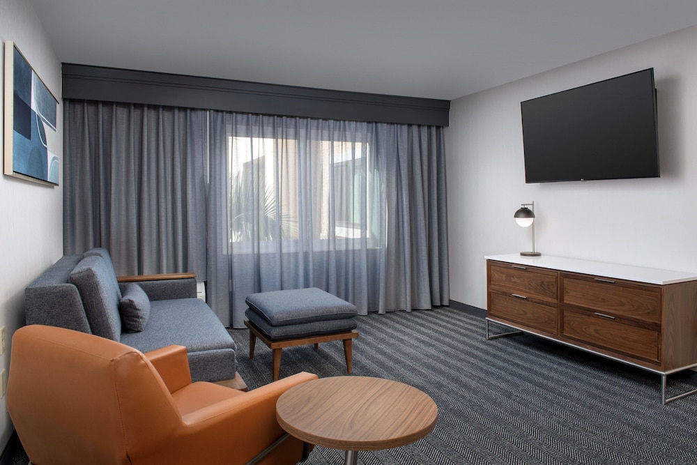 Suite, 1 Bedroom (Mobility Accessible, Tub)