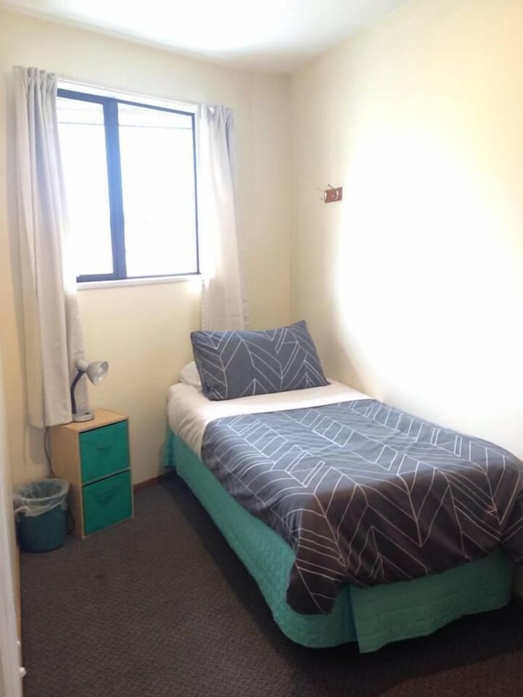 Single Bed Room, Shared Bathroom