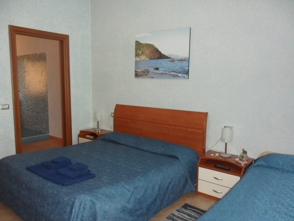 Classic Triple Room photo 2