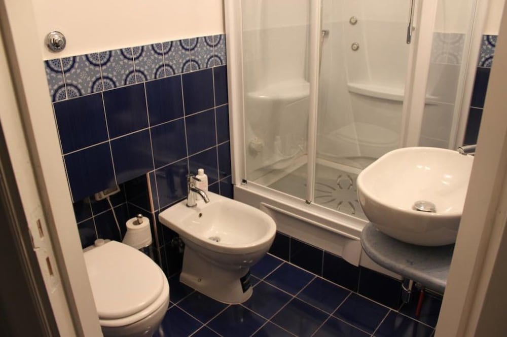 Standard Room, 1 King Bed, Non Smoking, Garden View photo 2
