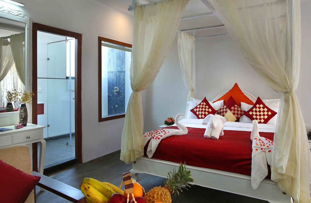Romantic Luxury Suite photo 2