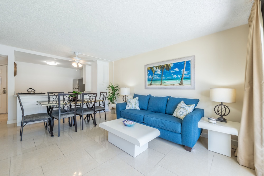 Standard Condo, 2 Bedrooms, Ground Floor photo 1